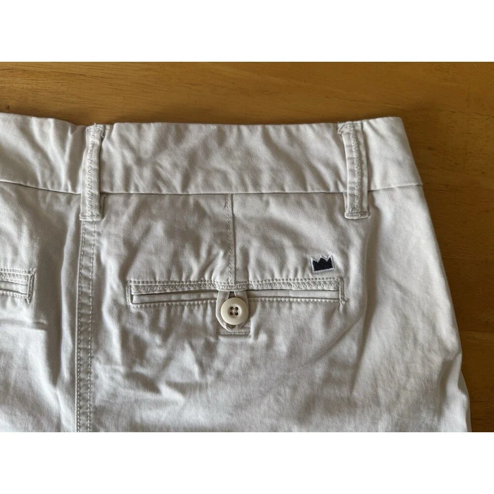 Crown and Ivy Women’s Khaki Shorts Size 6 Petite